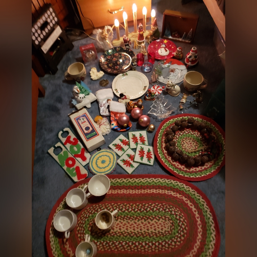 - ☆☆UPDATED☆☆ Over 100  Christmas item lot